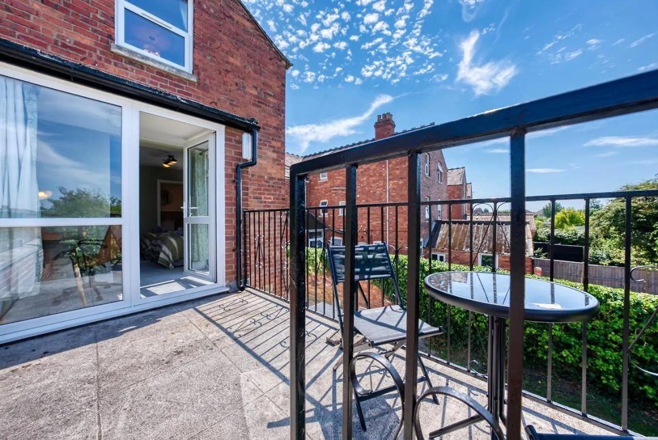 Villa 5-Bedroom Stunning, Luxurious & Stylish Manor With Games Room, Private Parking & Garden, Central Gloucester, Cotswolds Retreat Sleeps Up To 12 - Work Contractors And Summer Special Offer! - By Blue Puffin Stays GLOUCESTERSHIRE