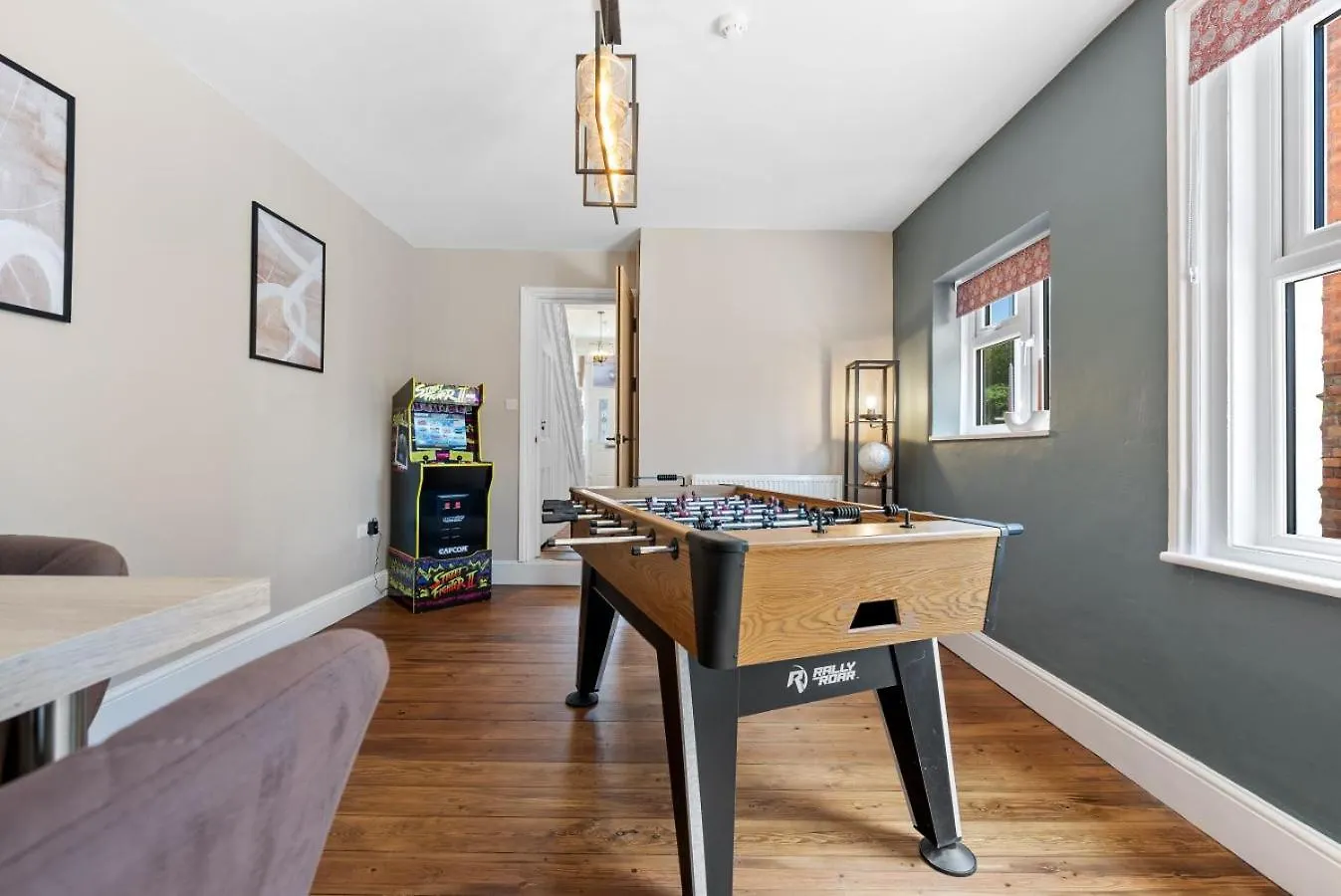 Villa 5-Bedroom Stunning, Luxurious & Stylish Manor With Games Room, Private Parking & Garden, Central Gloucester, Cotswolds Retreat Sleeps Up To 12 - Work Contractors And Summer Special Offer! - By Blue Puffin Stays GLOUCESTERSHIRE Reino Unido