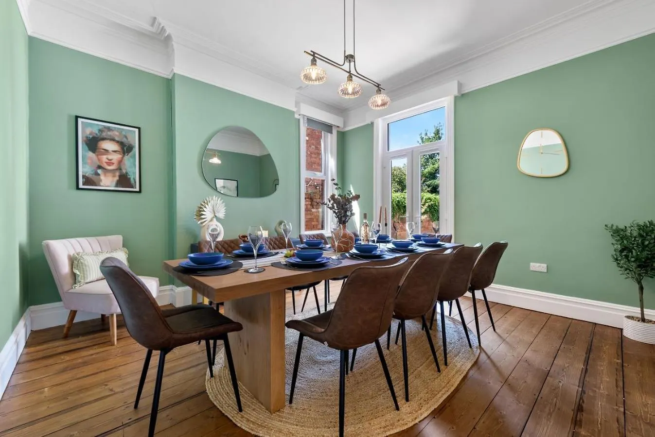 Villa 5-Bedroom Stunning, Luxurious & Stylish Manor With Games Room, Private Parking & Garden, Central Gloucester, Cotswolds Retreat Sleeps Up To 12 - Work Contractors And Summer Special Offer! - By Blue Puffin Stays GLOUCESTERSHIRE