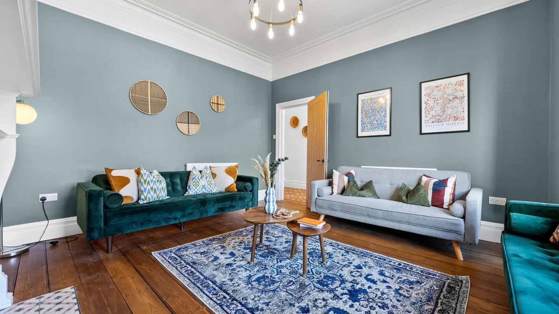 5-Bedroom Stunning, Luxurious & Stylish Manor With Games Room, Private Parking & Garden, Central Gloucester, Cotswolds Retreat Sleeps Up To 12 - Work Contractors And Summer Special Offer! - By Blue Puffin Stays GLOUCESTERSHIRE United Kingdom