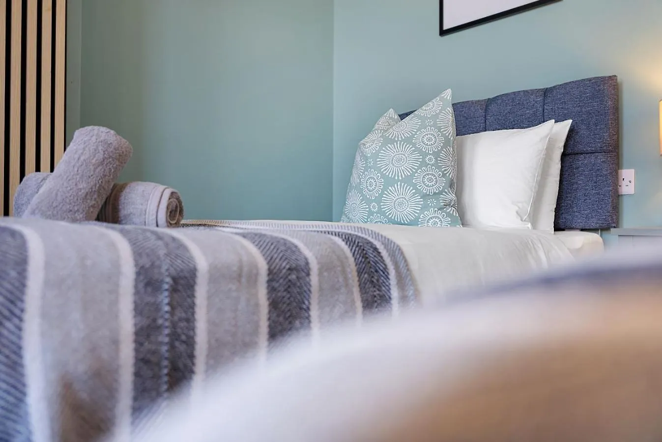 5-Bedroom Stunning, Luxurious & Stylish Manor With Games Room, Private Parking & Garden, Central Gloucester, Cotswolds Retreat Sleeps Up To 12 - Work Contractors And Summer Special Offer! - By Blue Puffin Stays GLOUCESTERSHIRE United Kingdom
