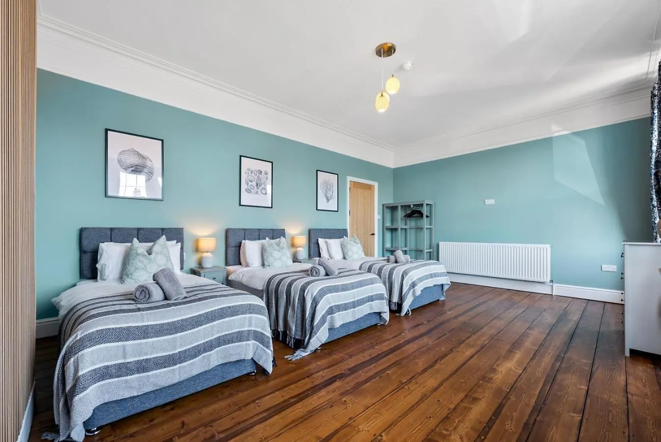 5-Bedroom Stunning, Luxurious & Stylish Manor With Games Room, Private Parking & Garden, Central Gloucester, Cotswolds Retreat Sleeps Up To 12 - Work Contractors And Summer Special Offer! - By Blue Puffin Stays GLOUCESTERSHIRE