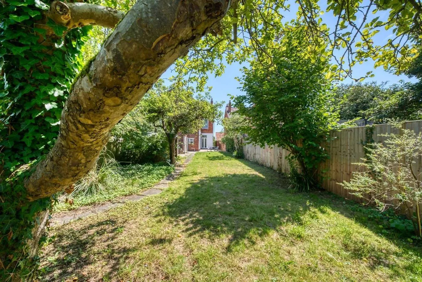 Villa 5-Bedroom Stunning, Luxurious & Stylish Manor With Games Room, Private Parking & Garden, Central Gloucester, Cotswolds Retreat Sleeps Up To 12 - Work Contractors And Summer Special Offer! - By Blue Puffin Stays GLOUCESTERSHIRE United Kingdom