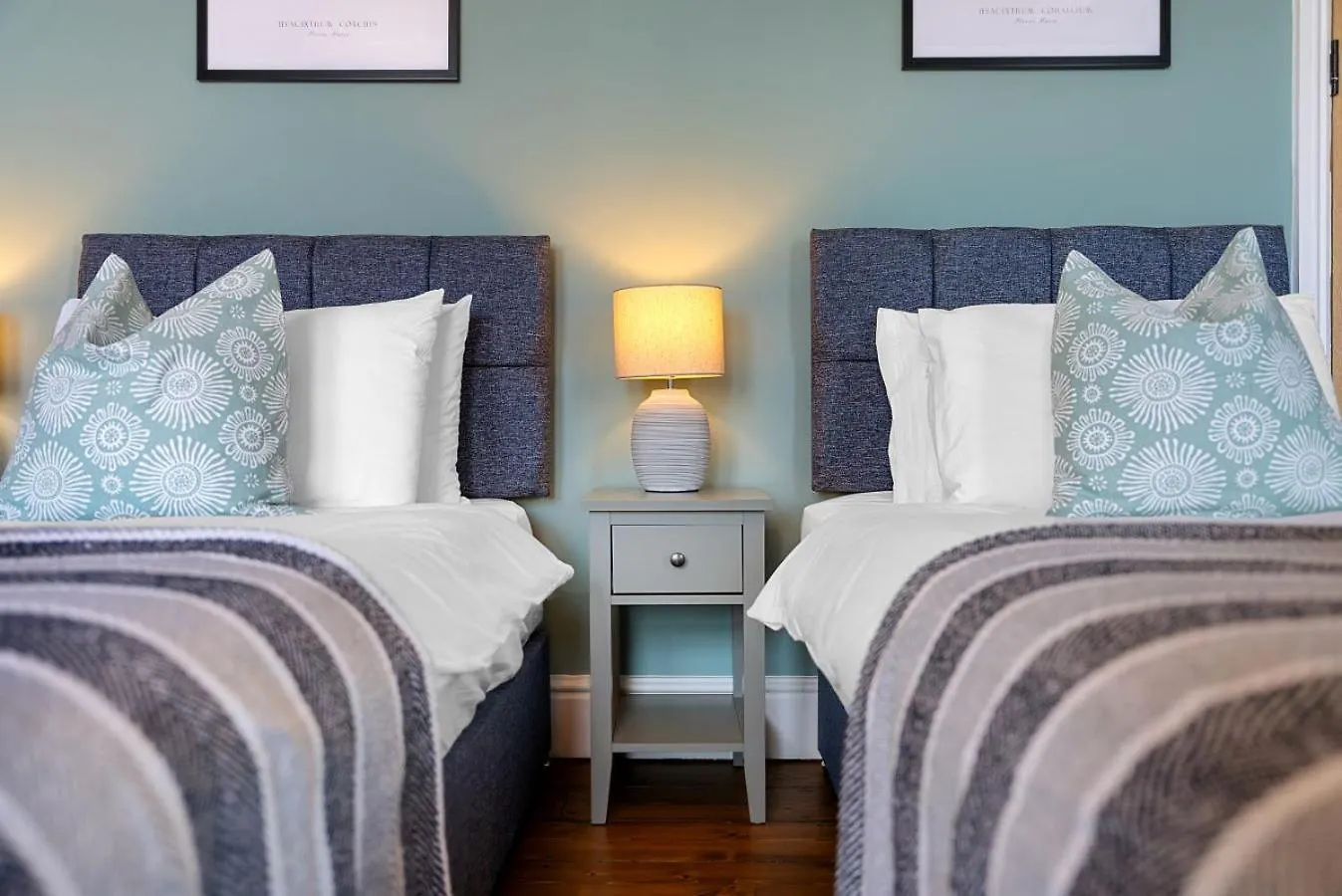Villa 5-Bedroom Stunning, Luxurious & Stylish Manor With Games Room, Private Parking & Garden, Central Gloucester, Cotswolds Retreat Sleeps Up To 12 - Work Contractors And Summer Special Offer! - By Blue Puffin Stays GLOUCESTERSHIRE