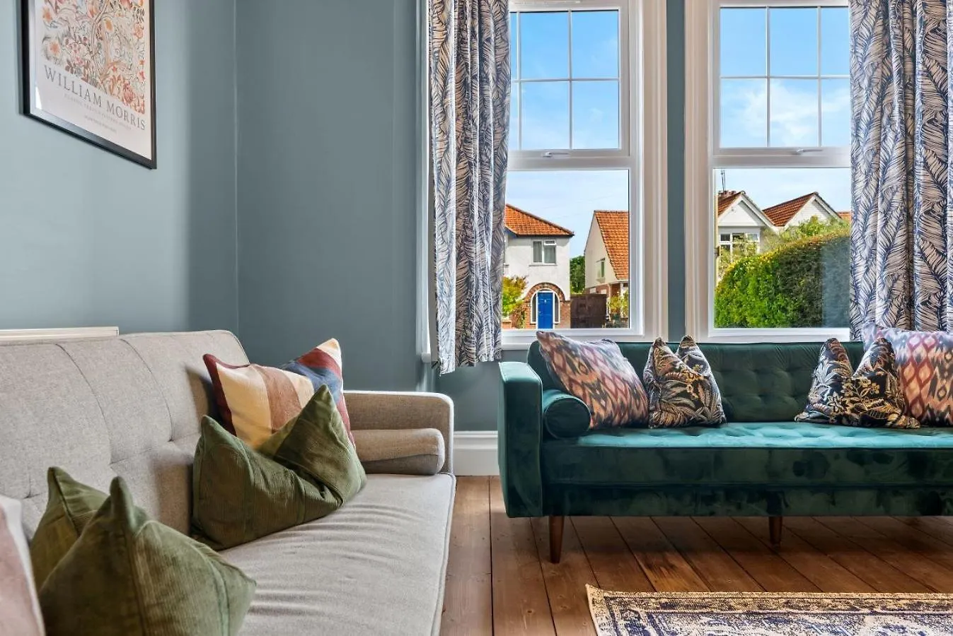 5-Bedroom Stunning, Luxurious & Stylish Manor With Games Room, Private Parking & Garden, Central Gloucester, Cotswolds Retreat Sleeps Up To 12 - Work Contractors And Summer Special Offer! - By Blue Puffin Stays GLOUCESTERSHIRE Villa