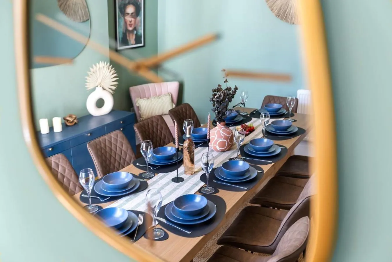 5-Bedroom Stunning, Luxurious & Stylish Manor With Games Room, Private Parking & Garden, Central Gloucester, Cotswolds Retreat Sleeps Up To 12 - Work Contractors And Summer Special Offer! - By Blue Puffin Stays GLOUCESTERSHIRE 0*,